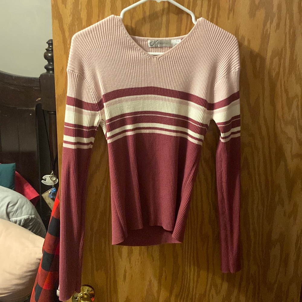 Long sleeve, V neck